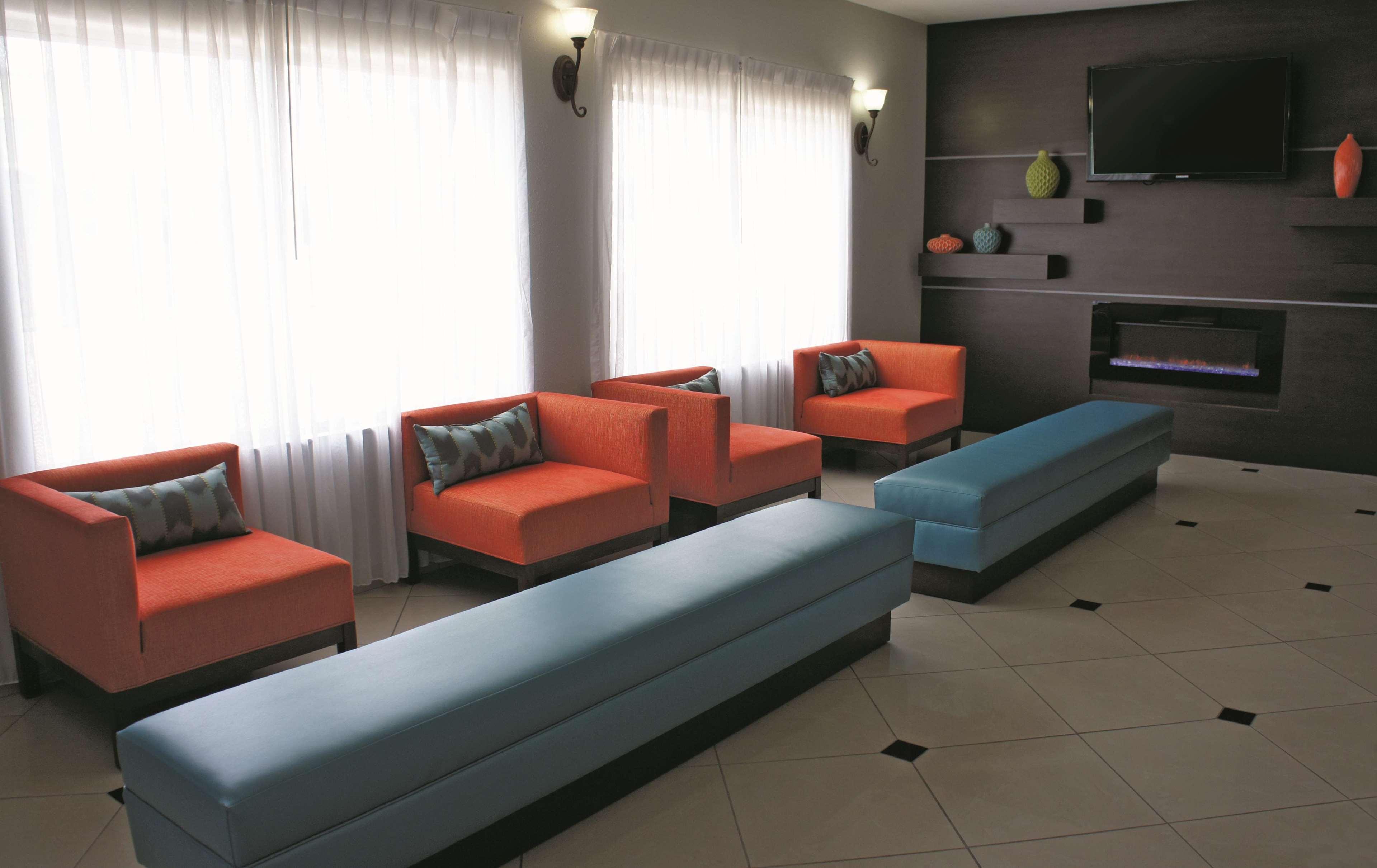 La Quinta By Wyndham Orange Hotell Exteriör bild